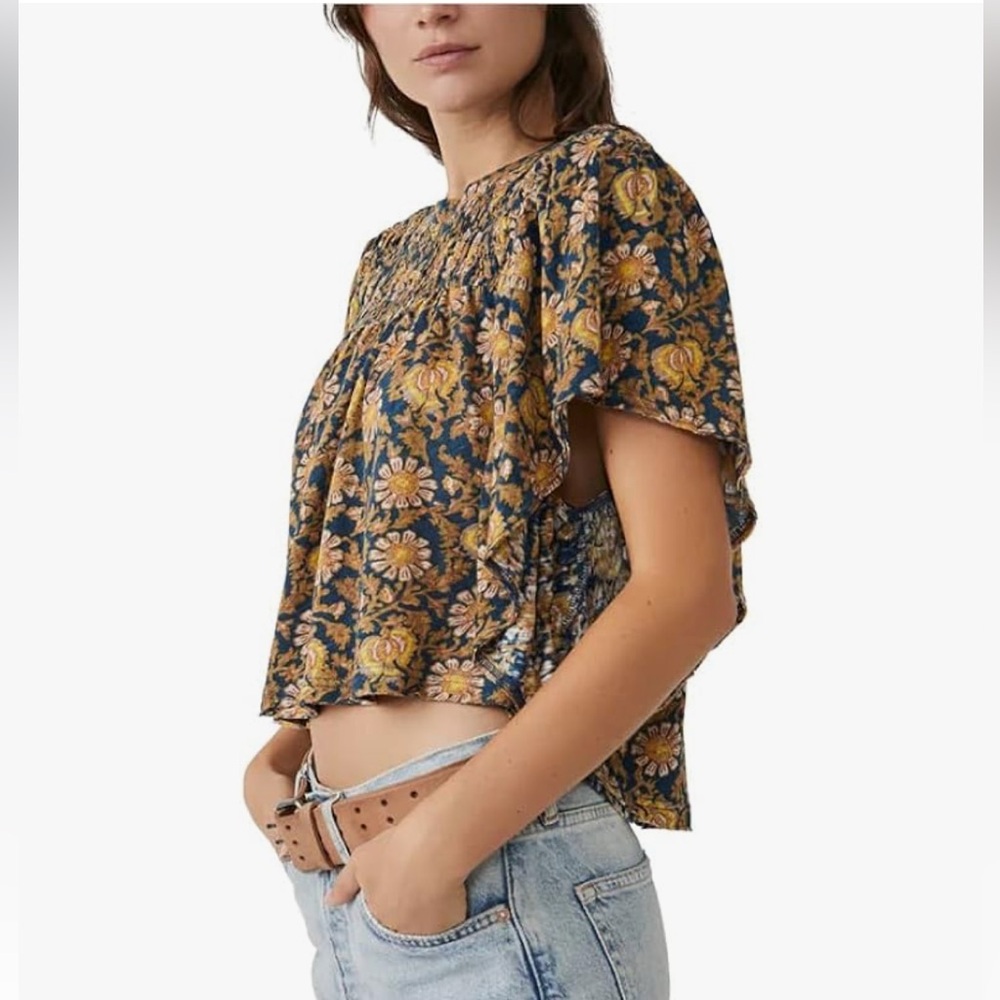 FREE PEOPLE Navy Daisy Flutter Sleeve Smocked Linen/Cotton Crop Top Gd Cond M - Picture 2 of 9